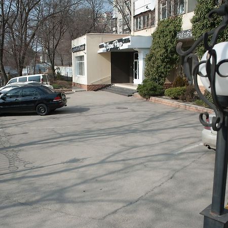 Bilyj Rojal Hotel Zaporizhia Buitenkant foto