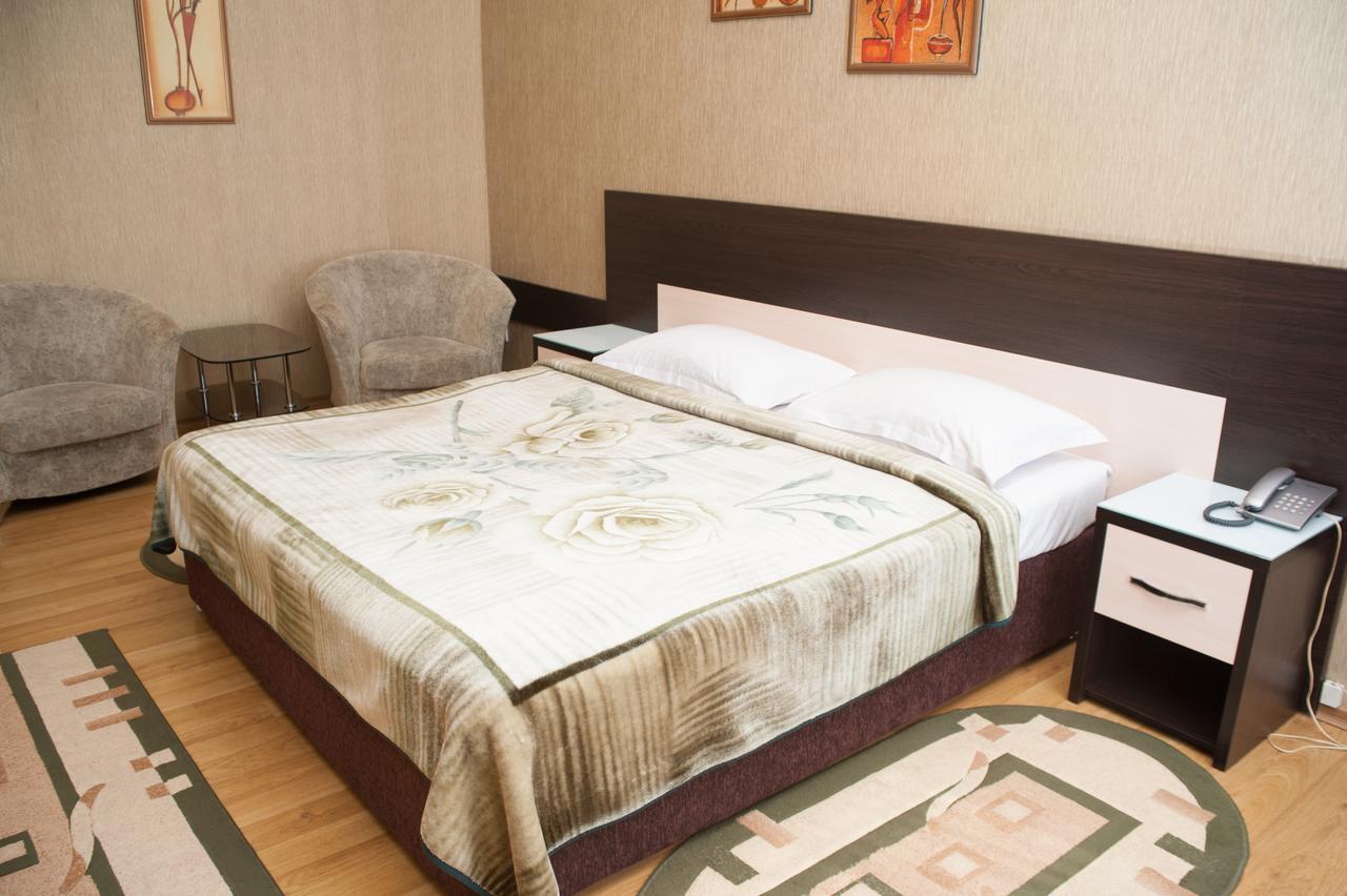 Bilyj Rojal Hotel Zaporizhia Buitenkant foto
